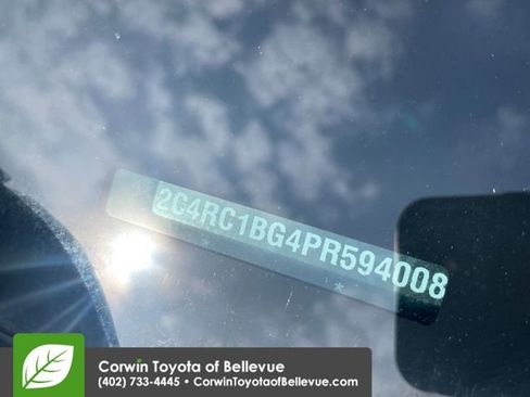 Used 2023 Chrysler Pacifica Touring-L FWD image 30