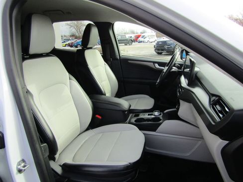 Used 2025 Ford Escape SE FWD image 15