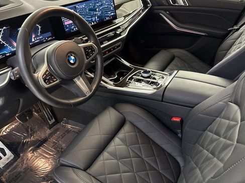 Used 2024 BMW X7 xDrive40i w/ M Sport Package AWD/4WD image 4