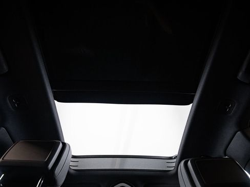 Certified 2026 Porsche Macan AWD/4WD image 30