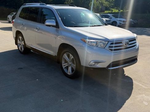 Used 2011 Toyota Highlander Limited w/ Tow Pkg AWD/4WD image 9