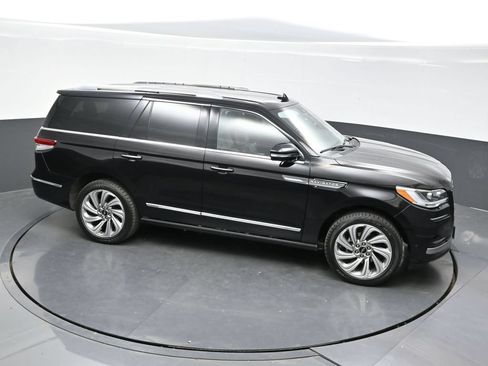 Used 2022 Lincoln Navigator Reserve AWD/4WD image 36