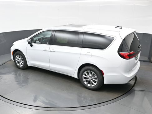 New 2027 Chrysler Pacifica Select AWD/4WD image 20