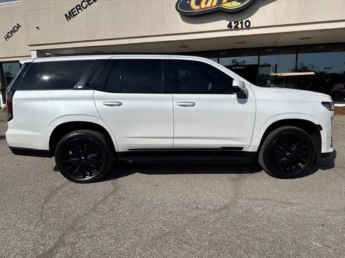 Used 2022 Cadillac Escalade Premium Luxury AWD/4WD image 18