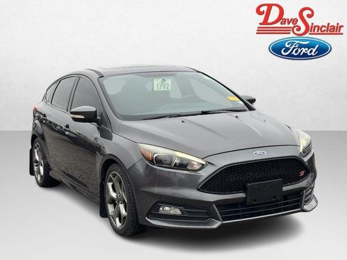Used 2016 Ford Focus ST w/ Equipment Group 402A image 4