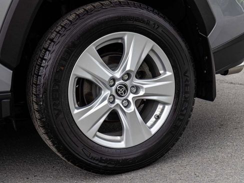 Used 2019 Toyota RAV4 XLE w/ Convenience Package AWD/4WD image 8