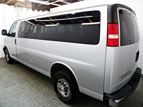 Used 2019 Chevrolet Express 3500 LT w/ LT Preferred Equipment Group RWD image 4