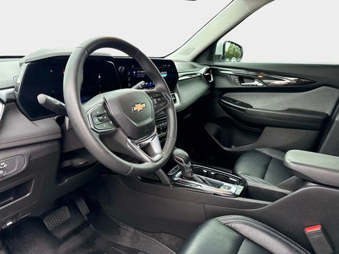 Used 2024 Chevrolet TrailBlazer LT w/ Convenience Package FWD image 34