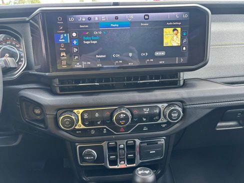 Used 2025 Jeep Wrangler Unlimited Sahara AWD/4WD image 16