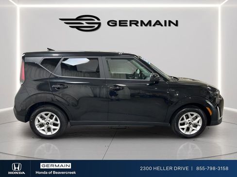 Used 2025 Kia Soul LX w/ LX Technology Package FWD image 8