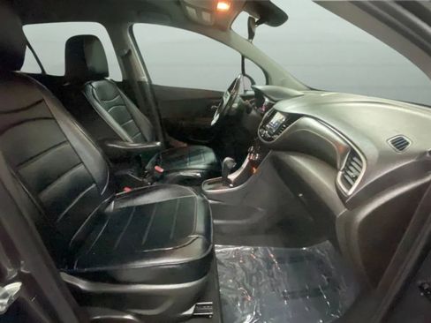 Used 2019 Chevrolet Trax LT w/ Driver Confidence Package FWD image 17