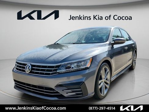 Used 2016 Volkswagen Passat 1.8T R-Line w/ R-Line Lighting Package FWD image 11