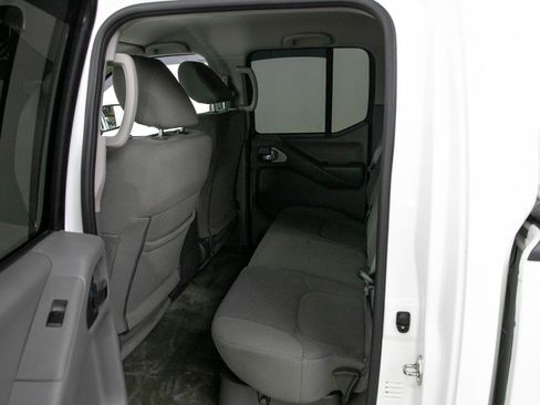 Used 2018 Nissan Frontier SV w/ Value Truck Package AWD/4WD image 19
