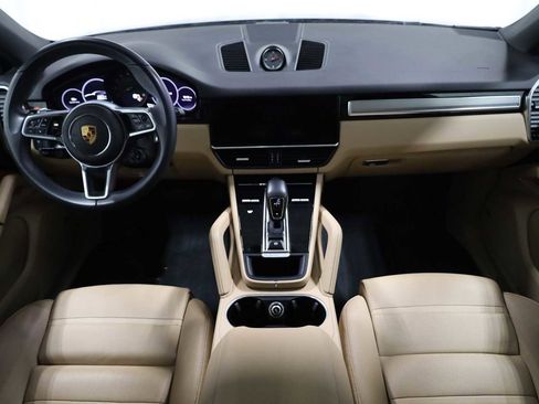 Certified 2023 Porsche Cayenne Platinum Edition image 26