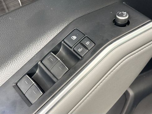 Used 2021 Toyota Highlander Limited FWD image 28