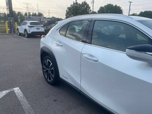 Used 2019 Lexus UX 250h w/ Premium Package AWD/4WD image 38