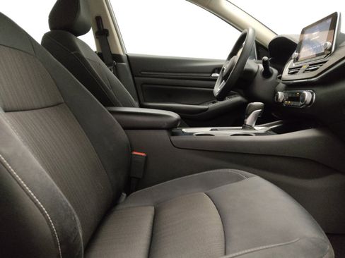 Used 2024 Nissan Altima 2.5 SV FWD image 21