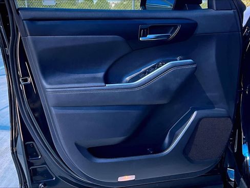 Used 2023 Toyota Highlander XSE image 22