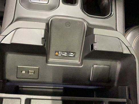 Used 2022 GMC Sierra 1500 AT4 w/ AT4 Preferred Package image 17