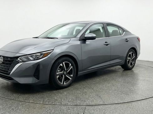 Used 2025 Nissan Sentra SV image 3