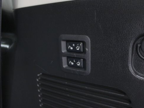 Used 2017 Nissan Armada Platinum image 33