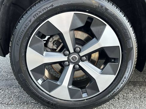 Certified 2025 Volvo XC40 B5 Plus AWD/4WD image 12