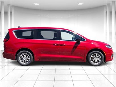 New 2026 Chrysler Pacifica Select