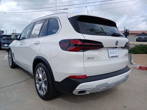 New 2026 BMW X5 xDrive50e image 8