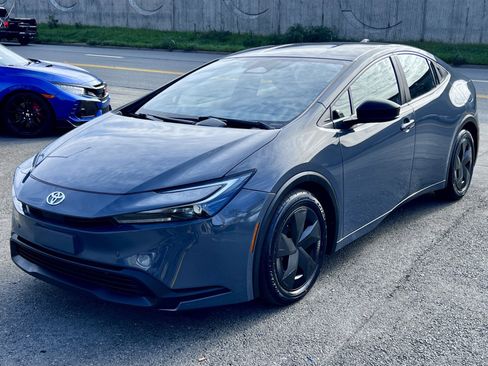 Used 2023 Toyota Prius LE image 9