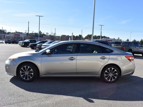 Used 2018 Toyota Avalon XLE Premium image 6