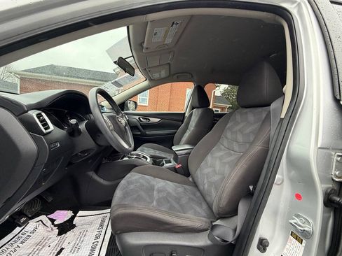 Used 2016 Nissan Rogue SV FWD image 12