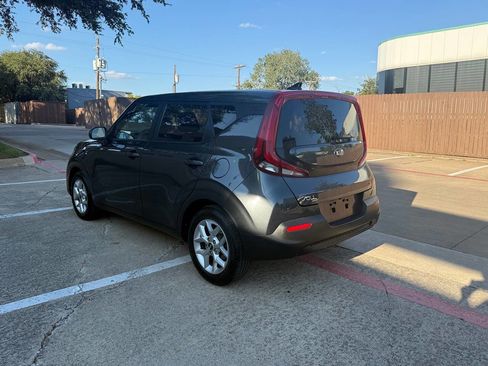Used 2021 Kia Soul S FWD image 4