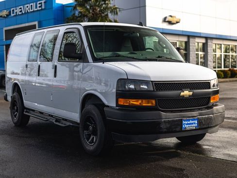 Used 2022 Chevrolet Express 2500 w/ Driver Convenience Package image 6