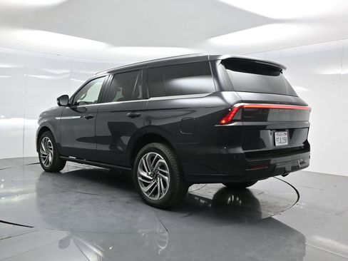 Used 2025 Lincoln Navigator Reserve AWD/4WD image 6