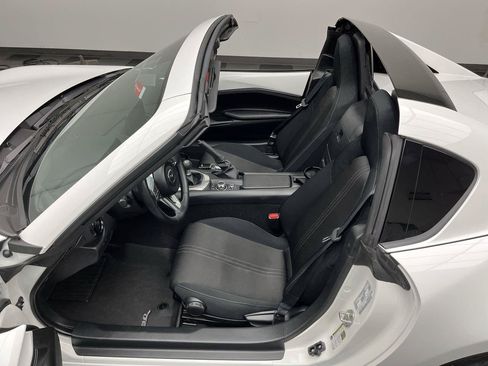 Used 2021 MAZDA MX-5 Miata RF Club w/ Appearance Package RWD image 9