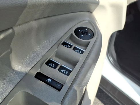 Used 2019 Ford Escape SEL image 21