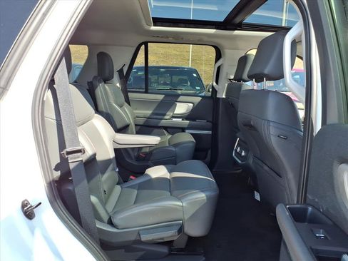 Used 2025 Ford Expedition Active image 9