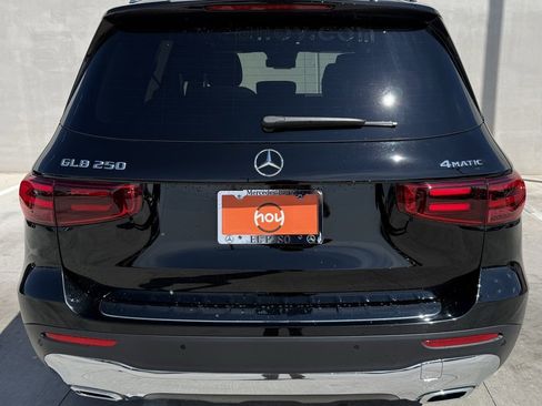 Used 2024 Mercedes-Benz GLB 250 250 image 4