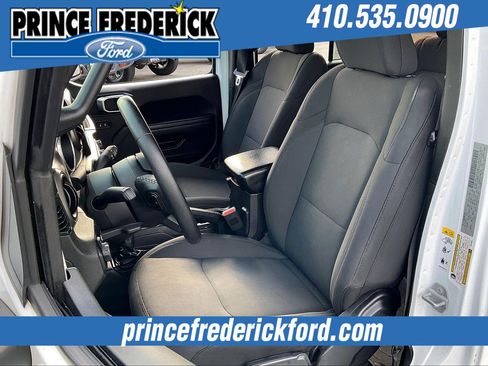 Used 2018 Jeep Wrangler Unlimited Sport S image 23