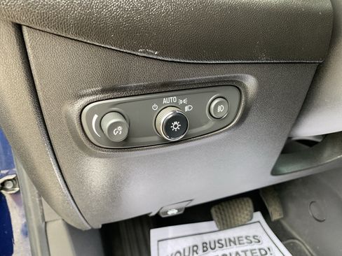 Used 2022 Chevrolet Equinox Premier FWD image 10