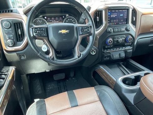 Used 2022 Chevrolet Silverado 3500 High Country w/ Technology Package AWD/4WD image 10
