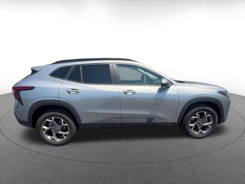 Used 2025 Chevrolet Trax LT FWD image 16