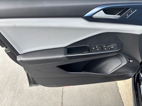 Used 2022 Volkswagen Taos SE image 10