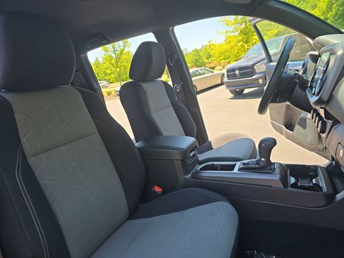 Used 2023 Toyota Tacoma TRD Sport w/ Technology Package AWD/4WD image 10