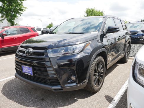 Used 2019 Toyota Highlander SE AWD/4WD image 3
