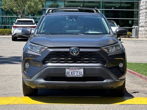 Used 2019 Toyota RAV4 XLE Premium FWD image 3