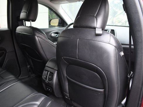 Used 2020 Jeep Cherokee Latitude Plus AWD/4WD image 27
