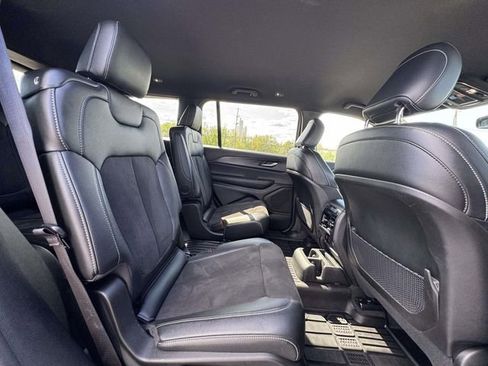 Used 2024 Jeep Grand Cherokee L Laredo image 11