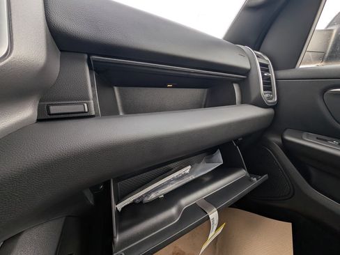 New 2026 RAM 1500 4x4 Crew Cab image 32