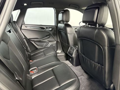 Certified 2018 Porsche Macan AWD/4WD image 24